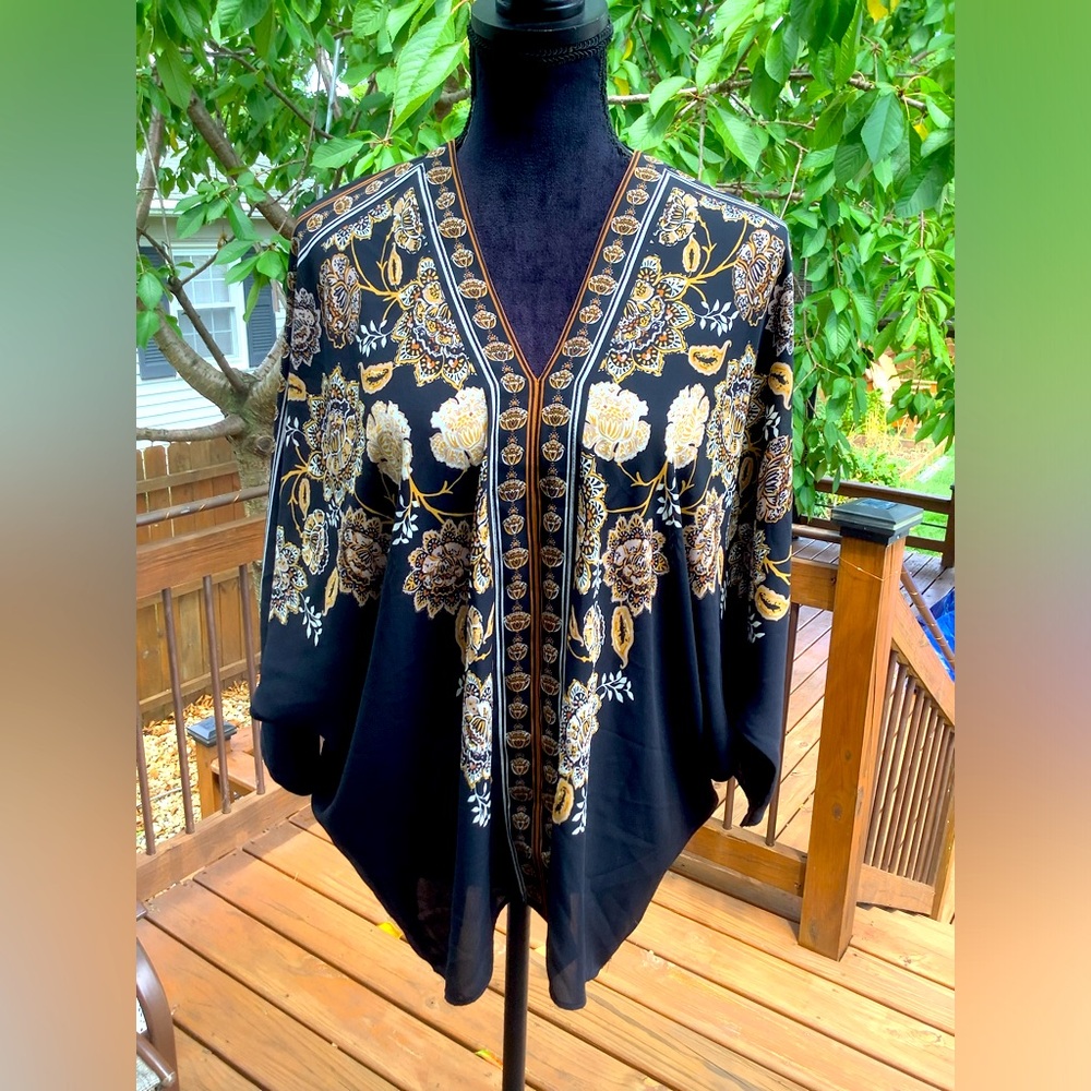 Dressy women’s blouse🌹